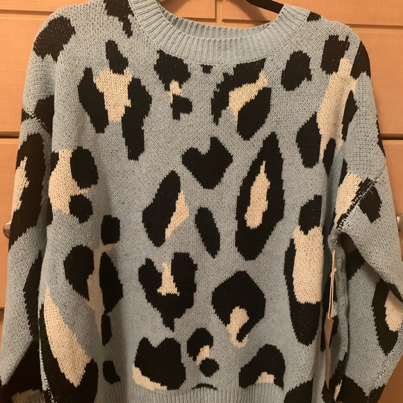 Leopard sweater debut long sleeve NWT!!!! - Picture 2 of 2
